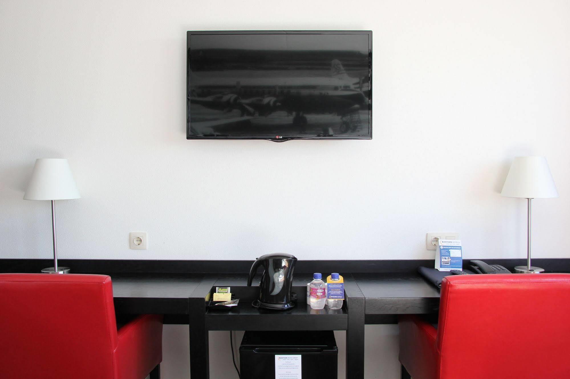 Hotel Bastion Amsterdam Airport 4*